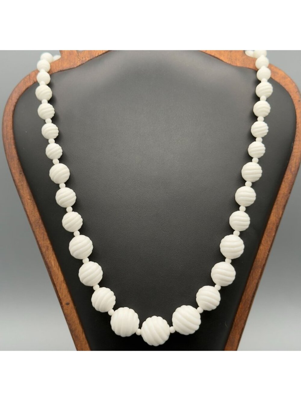 Vintage White Lucite Graduated Swirl Bead Necklace Mid Century 21” Long